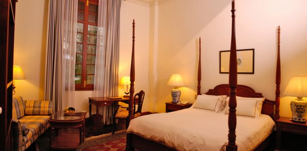 Deluxe Room at the Settha Palace Hotel