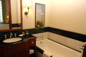 Bathtub available in all bathrooms
